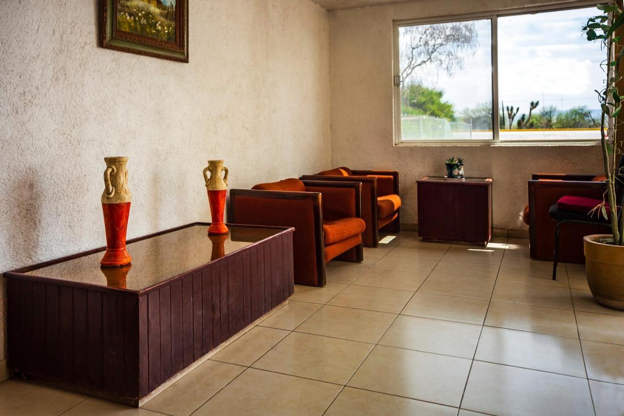 Oyo Oasis, Hotel