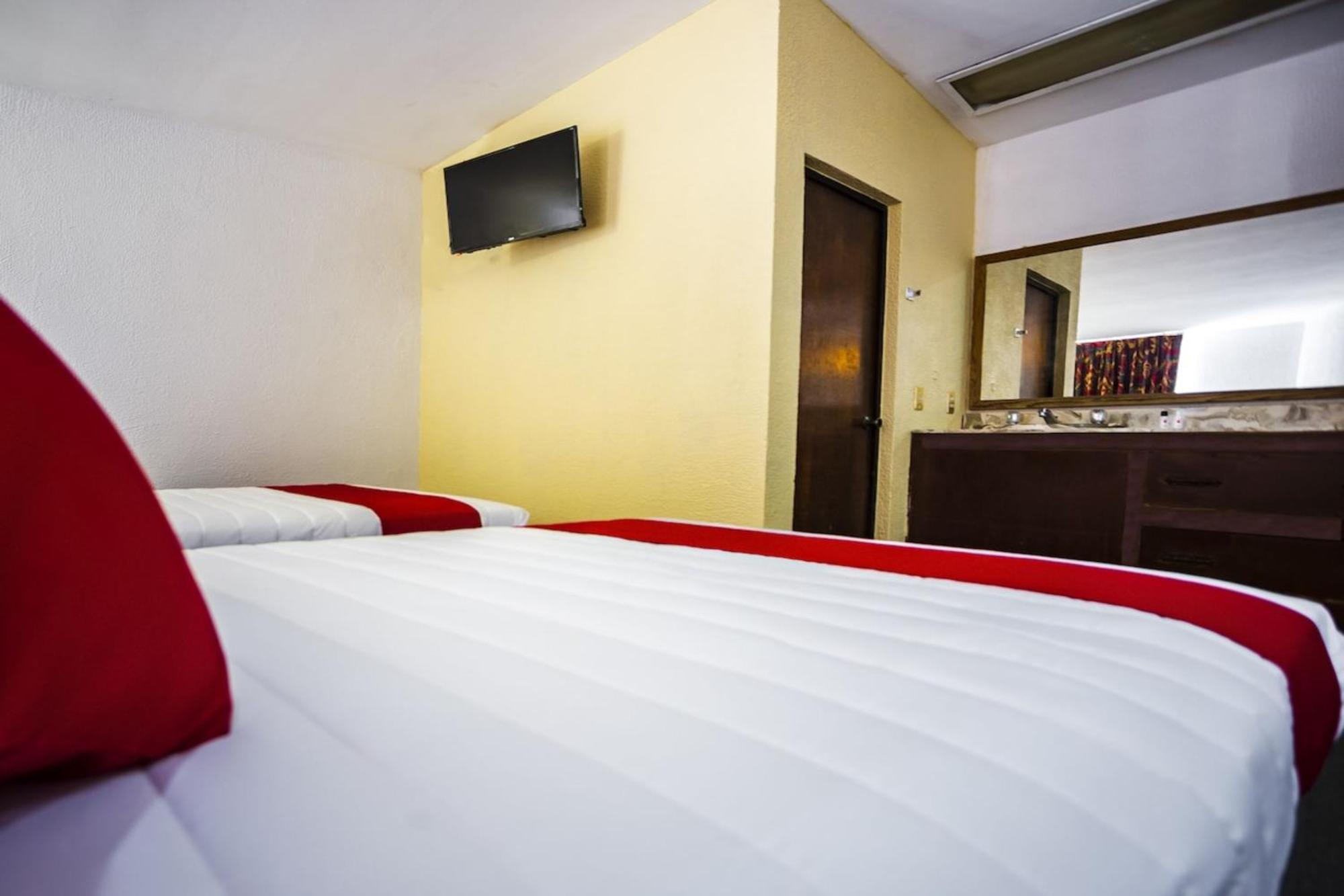 Oyo Oasis, Hotel