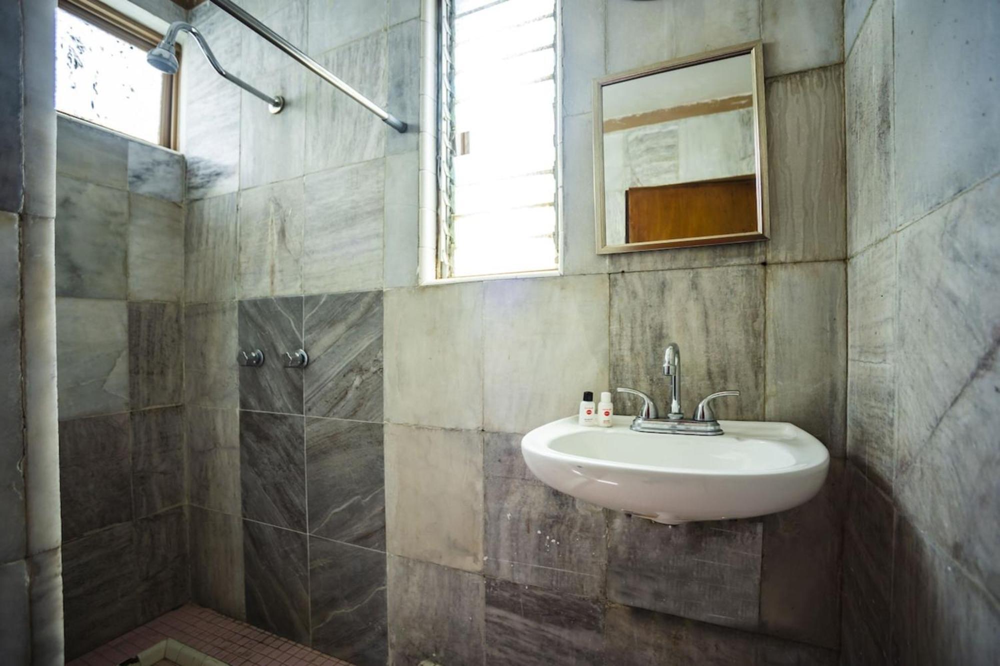 Oyo Oasis, 3*